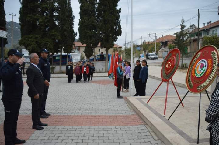 10 Kasım Atatürk'ü Anma Programı Çelenk Sunma Töreni 